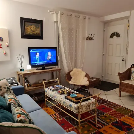 Zella Haus אוברנאי